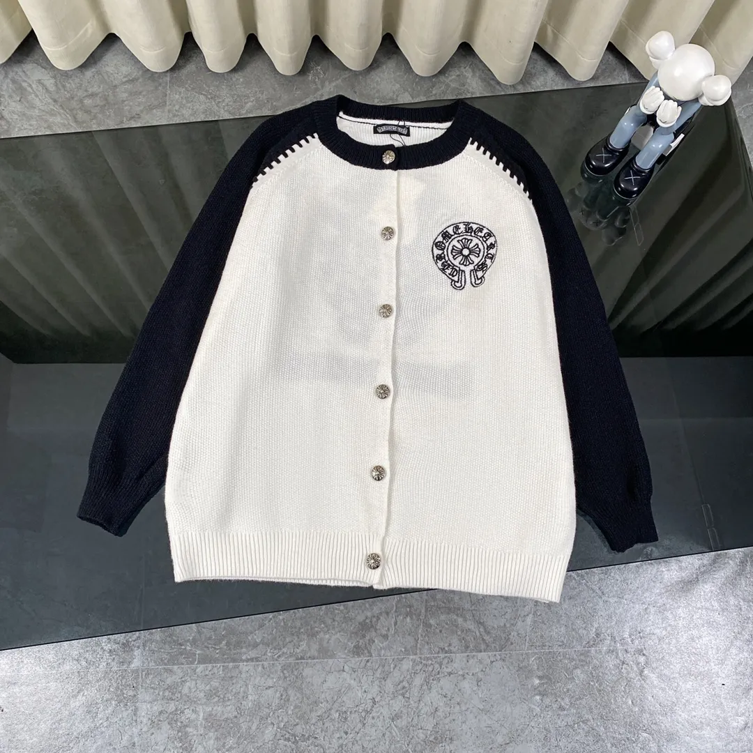 P280 ChromeHearts popular Chrome Hearts CH Sanskrit horseshoe cross embroidery button cardigan jacket raglan sleeve sweater, contrasting color splicing raglan round neck knitted sweater, unique knitting texture, soft and skin-friendly, classic pattern embroidery on the front and back. Retro chic. The contrasting color raglan sleeve design and the thick stitching craftsmanship at the joints make it look great when worn alone or layered! The fit is loose and slimming! Fashionable patchwork colored sweater, colorfully intertwined, with clear layers, warm and slimming. Whether worn alone or layered, you can easily control various styles and show your personal charm. The raglan sleeves are shoulder-width in contrasting colors and have ultra-detailed embroidery on the front and back, giving it a casual street feel. It looks great when worn alone! The sleeves are designed with contrasting colors and seams, and the round neck style reveals the neck and flatters the face shape! Wool blend knitted fabric, soft, comfortable and warm to the touch. Contrasting color design➕Loose fit, not flattering on your body shape and slimming, not to mention how easy it is to wear! Basic, versatile and fashionable classic! Black and white are versatile! Black and gray high-end! Couples get involved!  Color: black and white/black gray Size: S~M~L